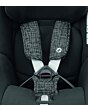 8796725120_2019_maxicosi_carseat_carseataccessory_pearlsmartisize_black_blackgrid_5pointsafetyharness_front